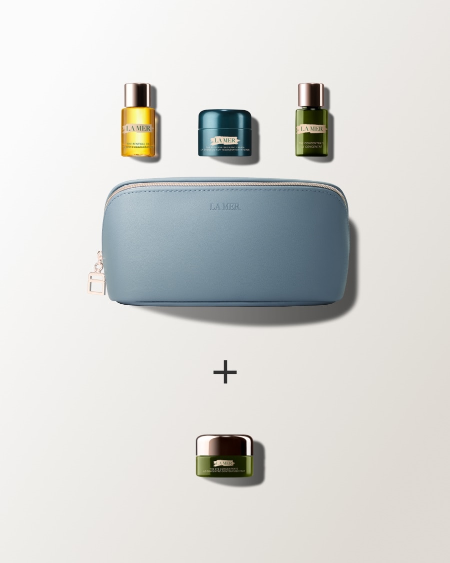 Packshot showing La Mer samples on a beige gradient background